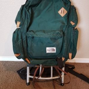 Item # 82 / Outdoor North face hiking backpack